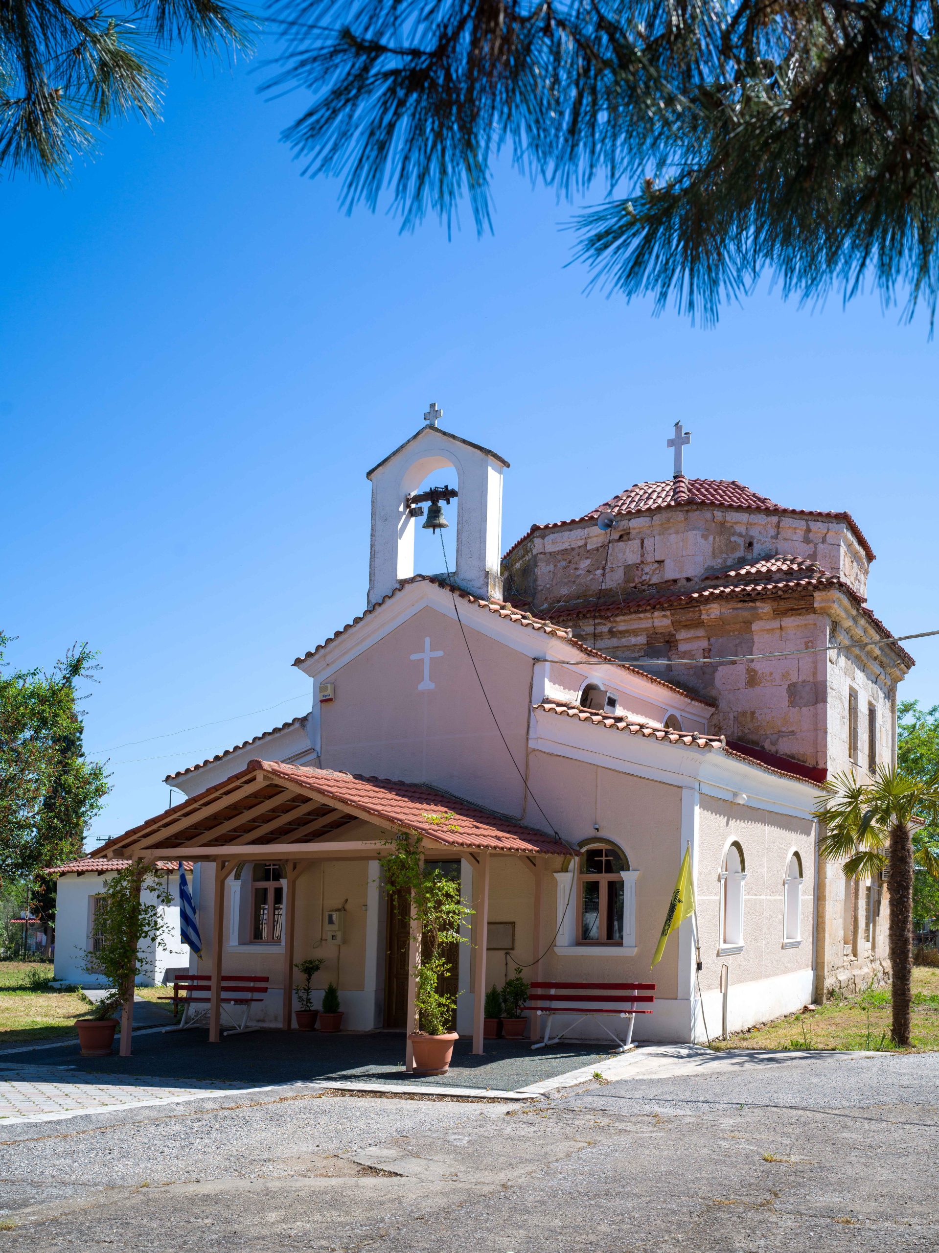 Ottoman türbe (Mausoleum) / Church of Saints Constantine and Helen in Mesia