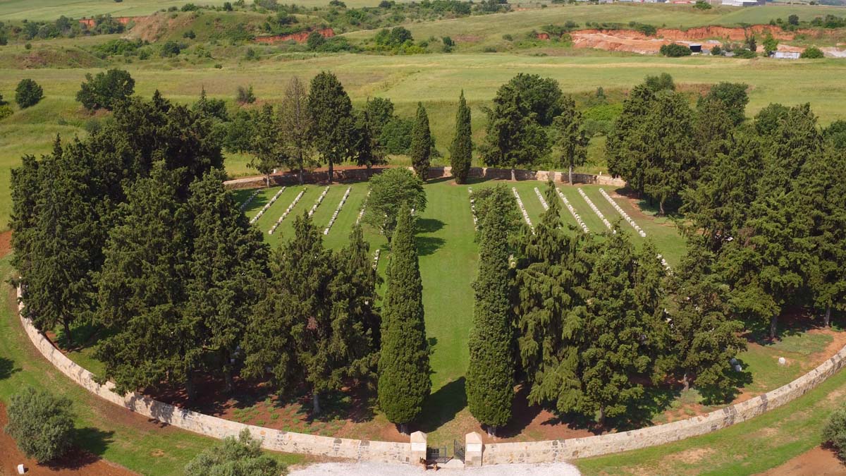 Commonwealth military cemetery in Krestoni